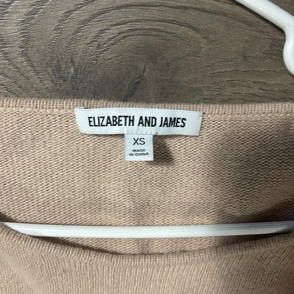 Elizabeth and James Women's Scoop neck sweater, Size XS - Picture 6 of 10